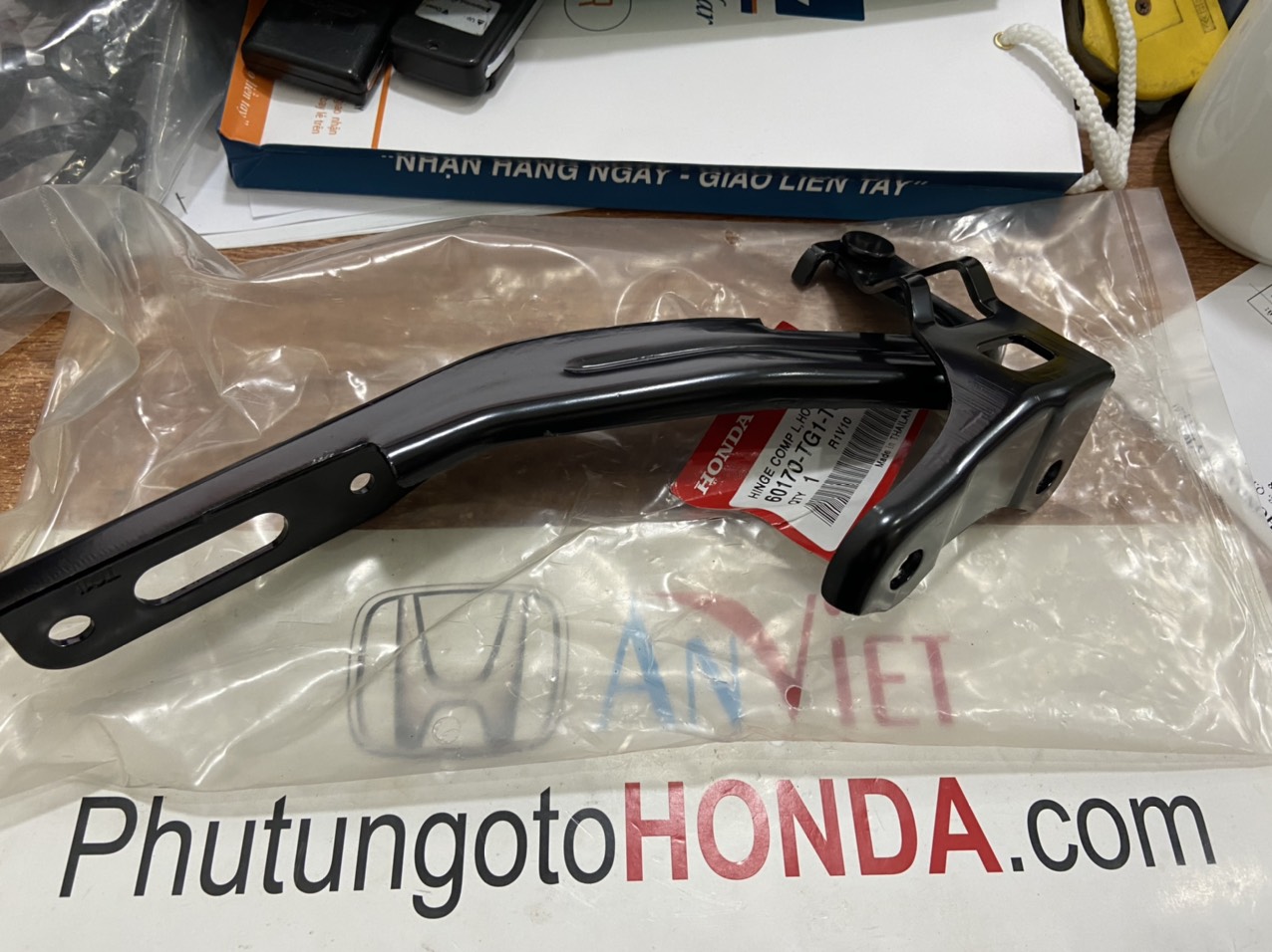 Bản lề Capo xe Honda Brio